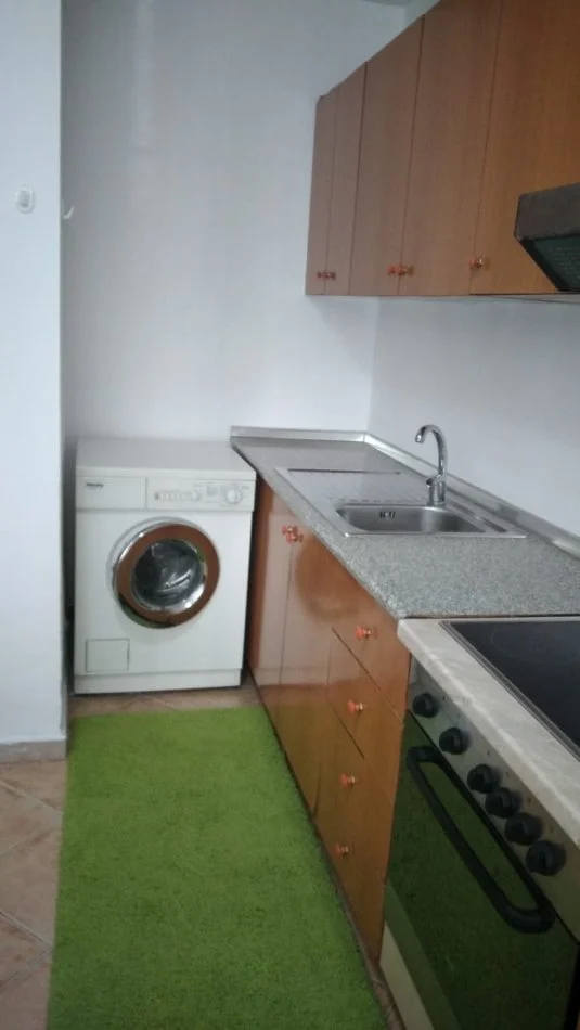 Tirane, jepet me qera apartament 2+1 Kati 1, 70 m² 350 € (Stacioni i trenit)