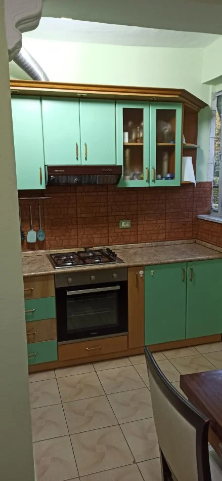 Tirane, jepet me qera apartament 2+1 Kati 5, 75 m² 600 € (Ish Ekspozita)