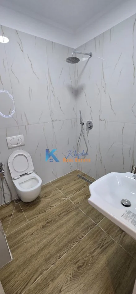 Tirane, shitet apartament 1+1+Ballkon Kati 7, 53 m² 115.000 € (afer Pallatit me Shigjeta)