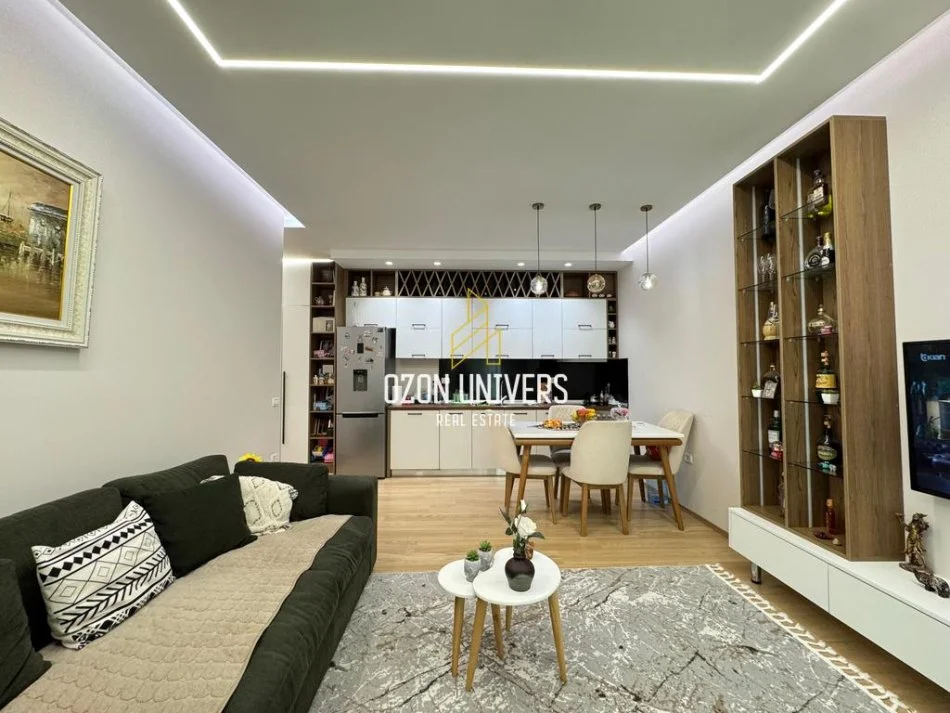 Tirane, jepet me qera apartament 2+1+Ballkon Kati 2, 85 m² 600 € (Apartament 2+1 me Qira tek Kompleksi Bora, Liqeni i Thatë !)