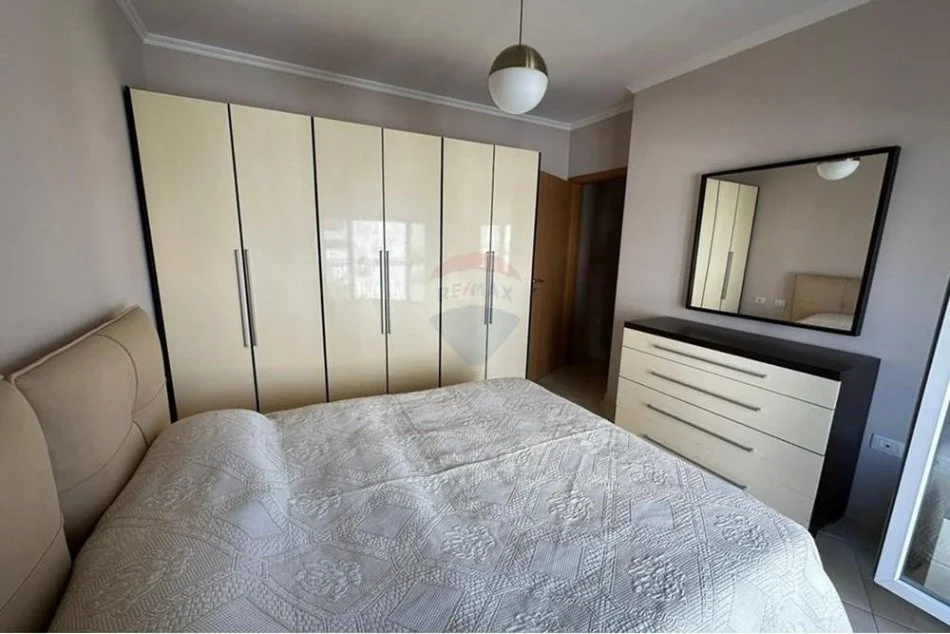 Tirane, jepet me qera apartament 2+1+Aneks+Ballkon , 70 m² 600 € (21- Dhjetori Frosina Plaku)