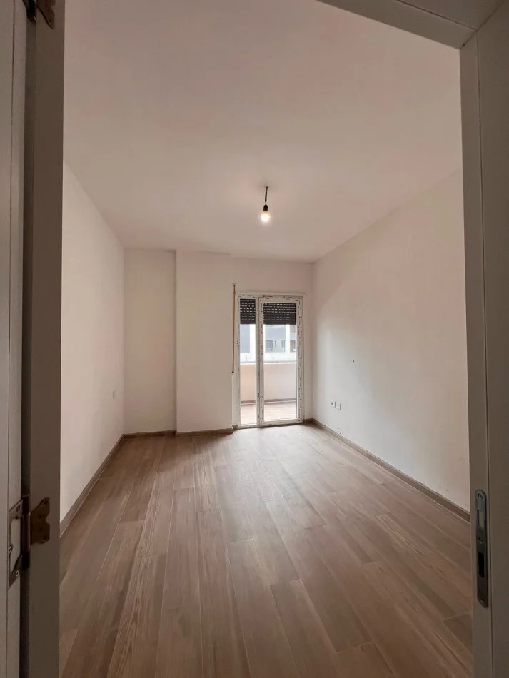 Tirane, jepet me qera apartament 2+1 Kati 2, 112 m² 450 € (Shkoze)