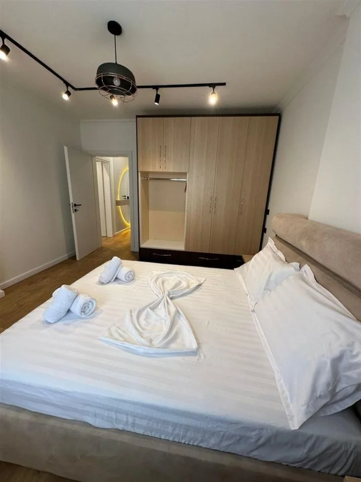 Tirane, jepet me qera apartament 1+1 Kati 5, 73 m² 600 € (Komuna e Parisit)