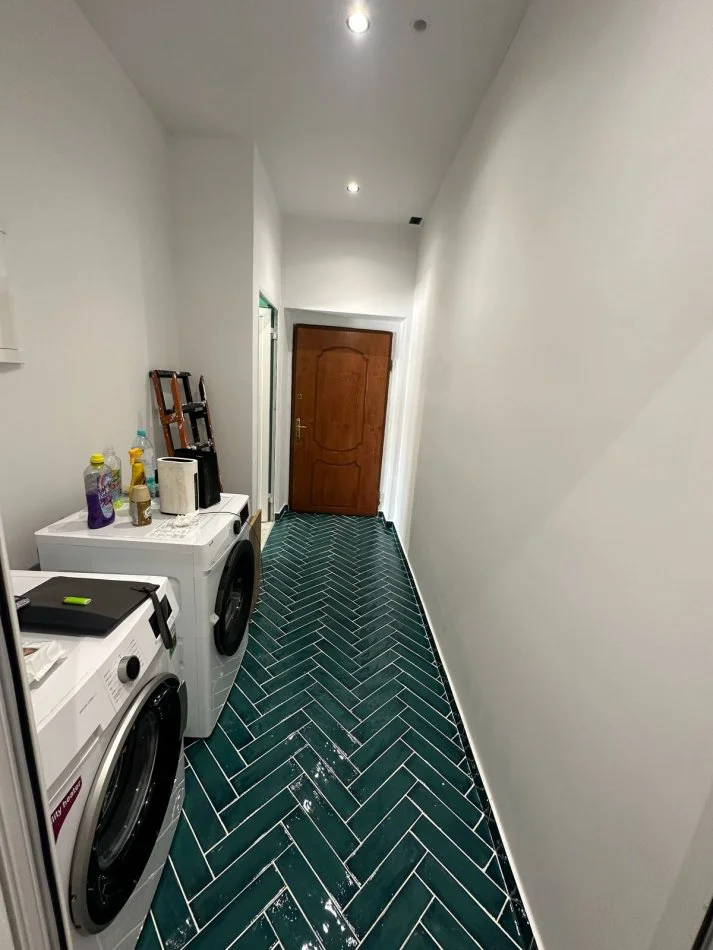 Tirane, jepet me qera apartament 1+1 Kati 5, 41 m² 500 € (Shallvaret)