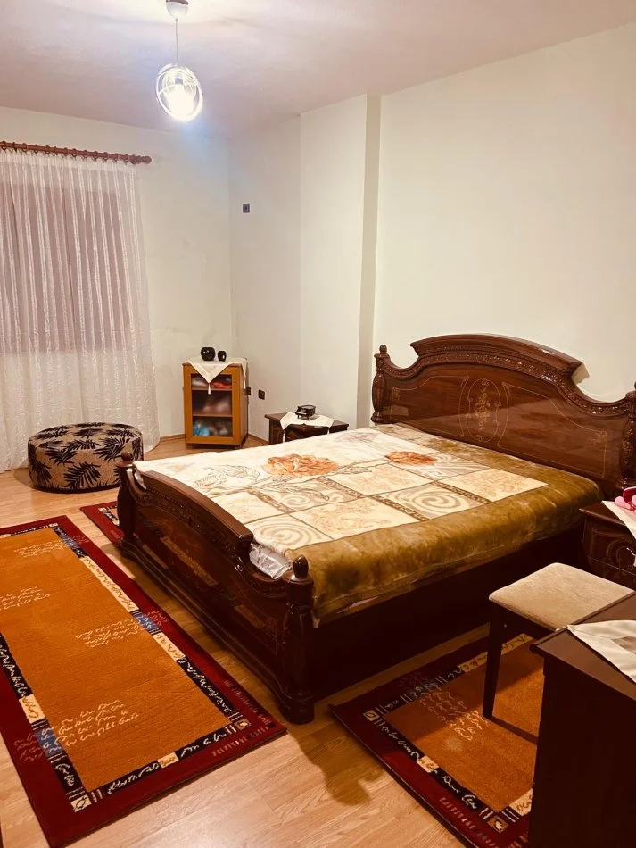 Tirane, jepet me qera apartament 2+1 Kati 2, 105 m² 390 € (Jordan Misja)