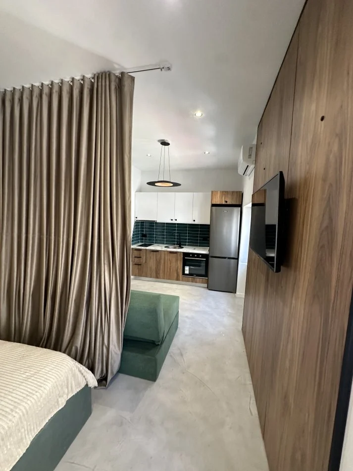 Tirane, jepet me qera apartament 1+1 Kati 5, 40 m² 500 € (Qender)