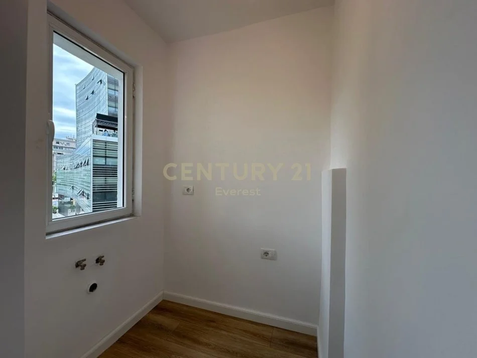 Tirane, shitet garsonier 1+1 Kati 4, 31 m² 93.000 € (Prane Postës ne Qendren e Tiranes)