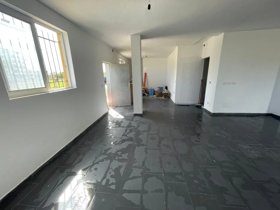Tirane, jepet me qera ambjent biznesi Kati 0, 120 m² 900 € (Bulevardi i Ri)