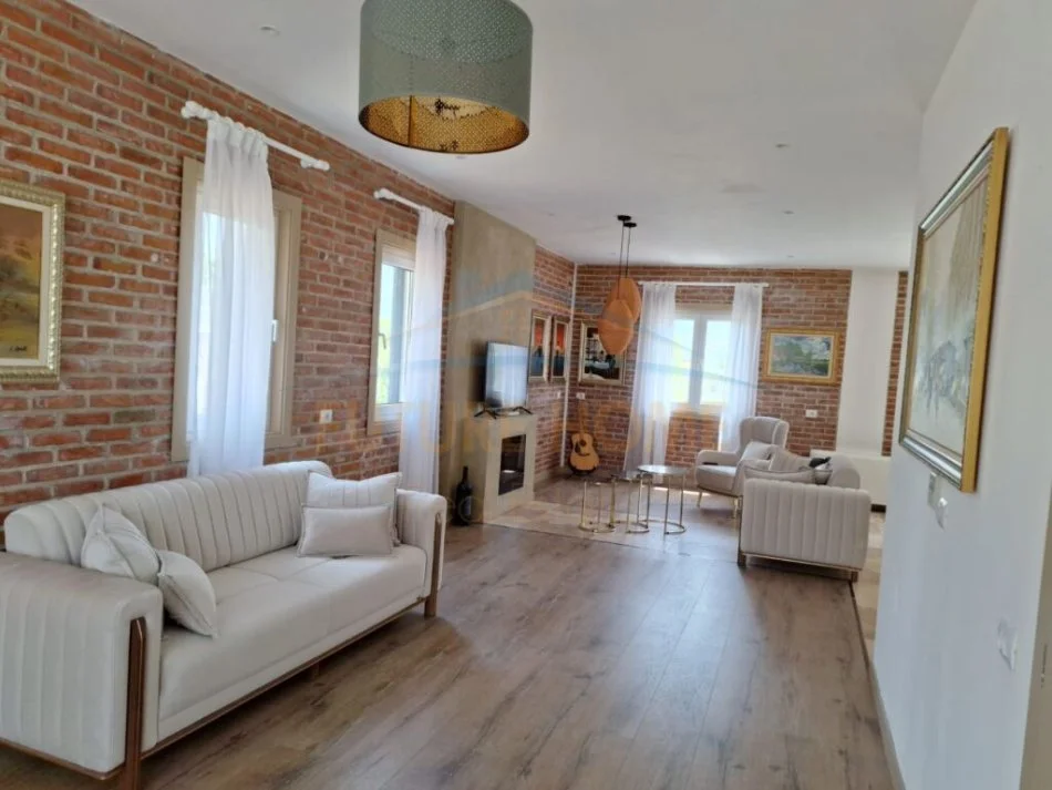 Tirane, jepet me qera Vile , 3.000 € (Mullet)