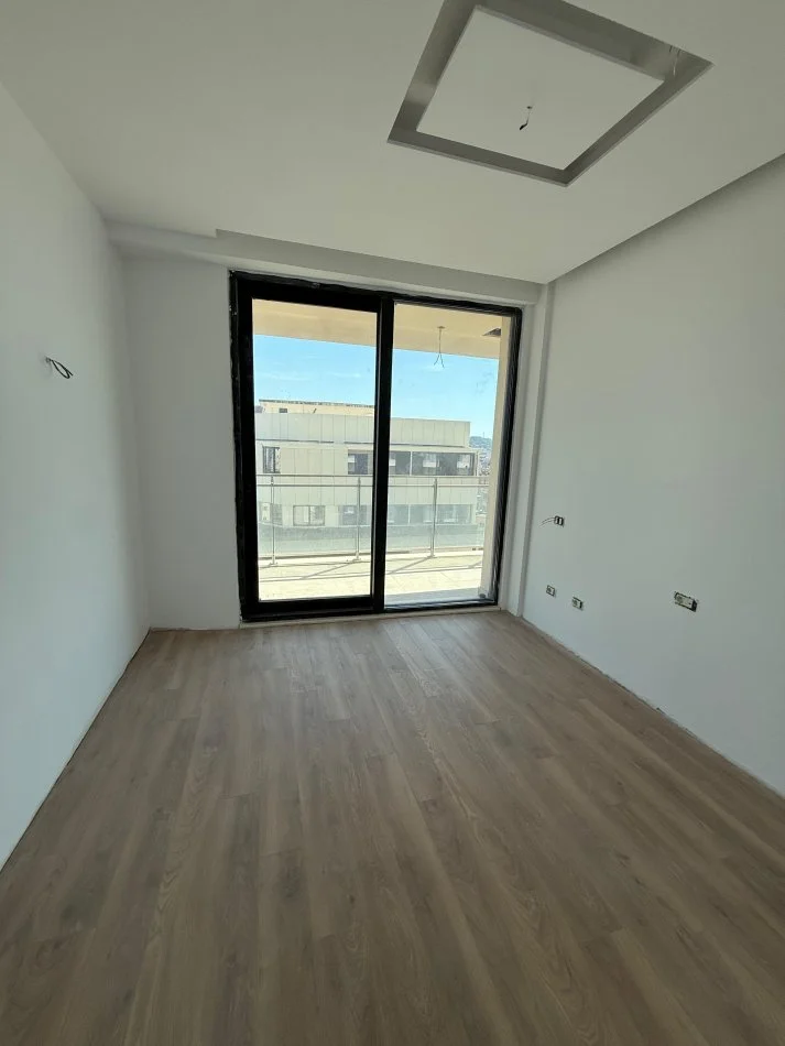 Tirane, shitet apartament 3+1 Kati 9, 139 m² 320.000 € (Mine Peza)