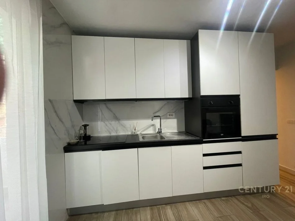 Tirane, jepet me qera apartament 2+1 Kati 2, 80 m² 750 € (Rruga Mine Peza)