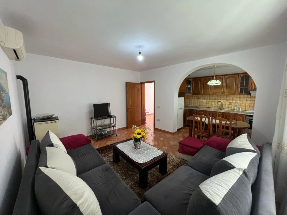 Tirane, jepet me qera apartament 2+1 Kati 0, 80 m² 450 € (Yzberisht)