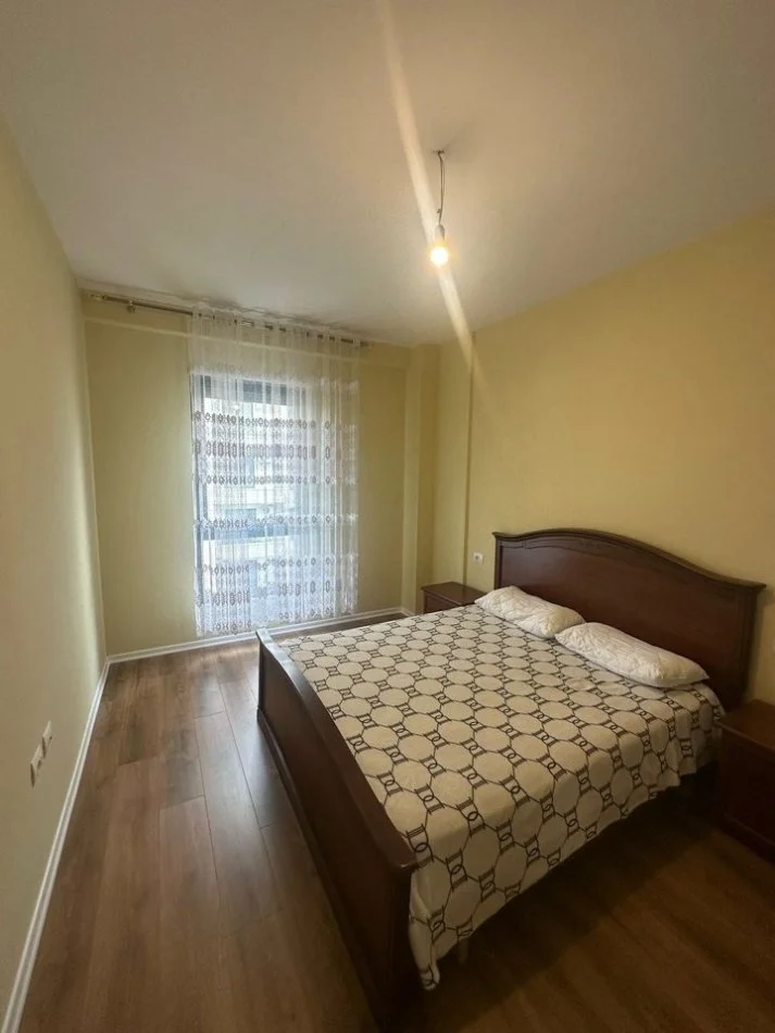 Tirane, jepet me qera apartament 2+1 Kati 4, 105 m² 700 € (Porcelan)