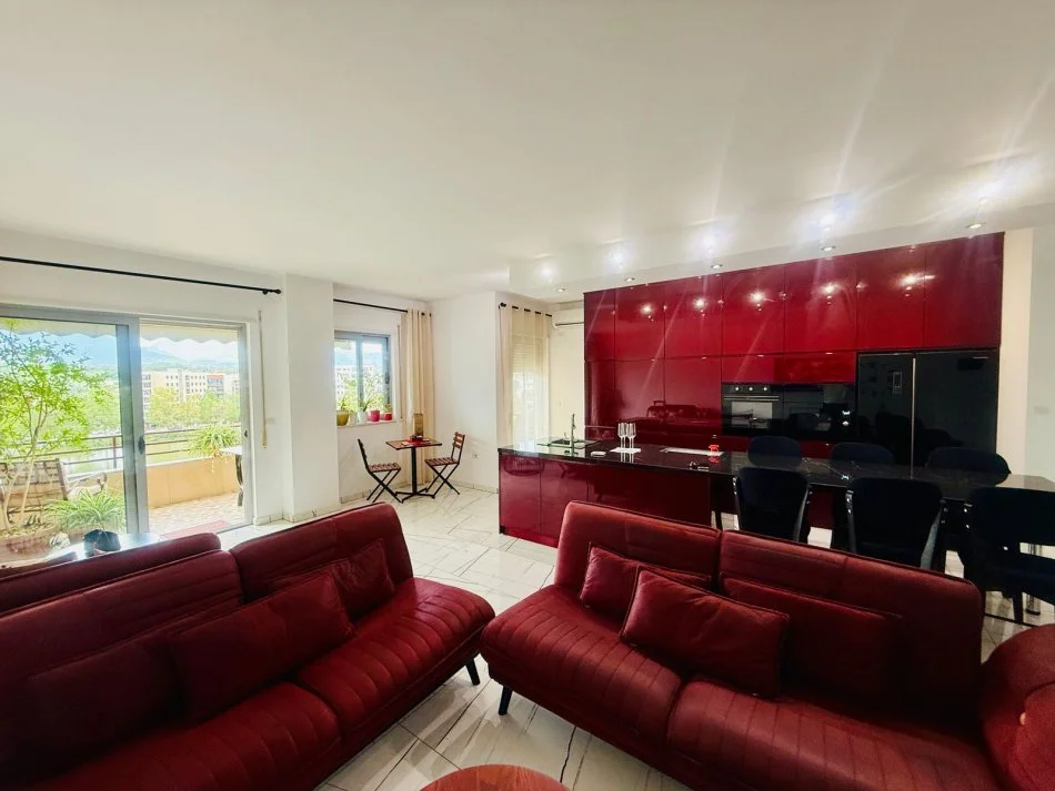 Tirane, jepet me qera apartament 2+1 Kati 4, 130 m² 1.000 € (Liqeni i Thatë)