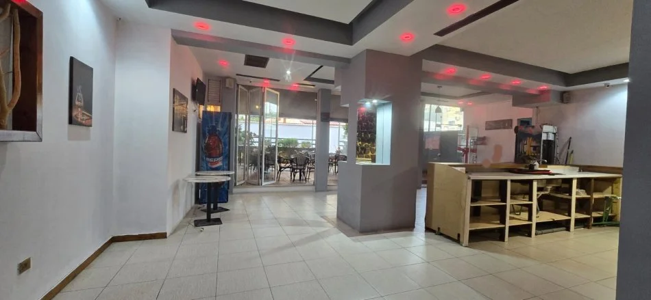 Tirane, jepet me qera ambjent biznesi Kati 0, 200 m² 700 € (Rruga e Elbasanit)