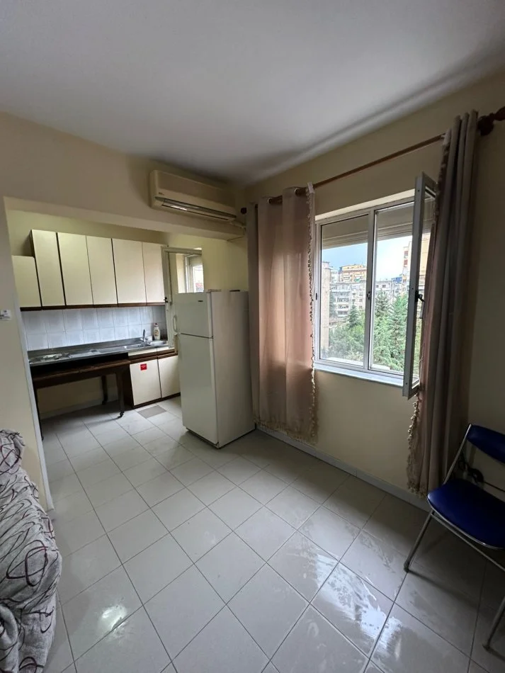 Tirane, jepet me qera apartament 2+1 Kati 4, 80 m² 500 € (Qender)