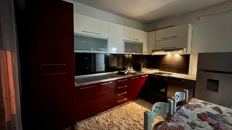 Tirane, jepet me qera apartament 1+1 Kati 1, 45 m² 450 € (Zogu i Zi)