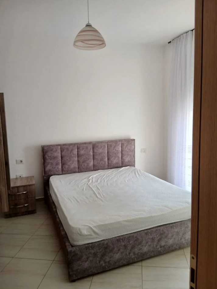 Tirane, jepet me qera apartament 2+1 Kati 2, 74 m² 500 € (Liqeni i Thatë)