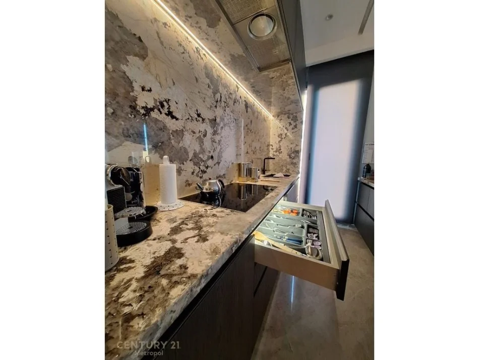 Tirane, shes apartament 3+1 Kati 3, 140 m² 640.000 € (liceu artistik)