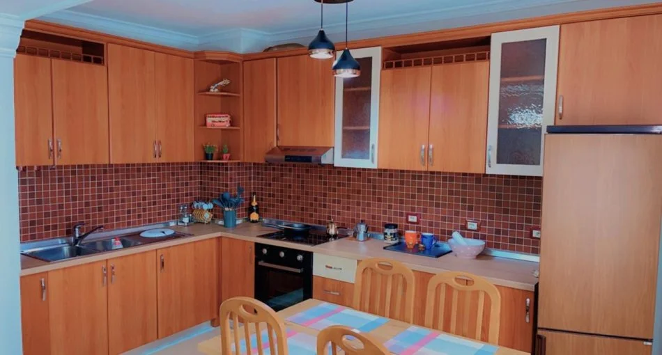 Tirane, jepet me qera apartament 1+1 Kati 0, 60 m² 600 € (Allias)