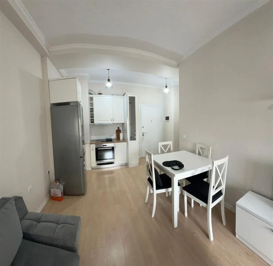 Tirane, jap me qera apartament 1+1+Ballkon Kati 5, 60 m² 600 € (21 Dhjetori, Kompleksi Kontakt)
