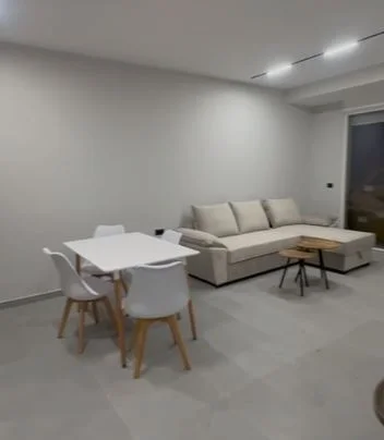 Tirane, jepet me qera apartament 1+1 Kati 0, 60 m² 450 € (Kinostudio)