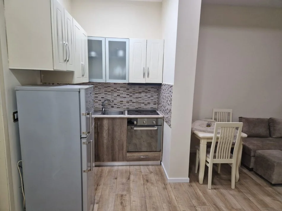 Tirane, jepet me qera apartament 2+1 Kati 0, 67 m² 600 € (Myslym Shyri,)