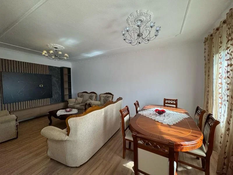 Tirane, jepet me qera apartament 3+1 Kati 2, 120 m² 500 € (Sauku i Ri)