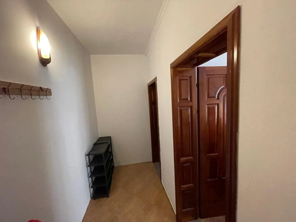 Tirane, jepet me qera apartament 1+1 Kati 2, 50 m² 300 € (Qytet Studenti)