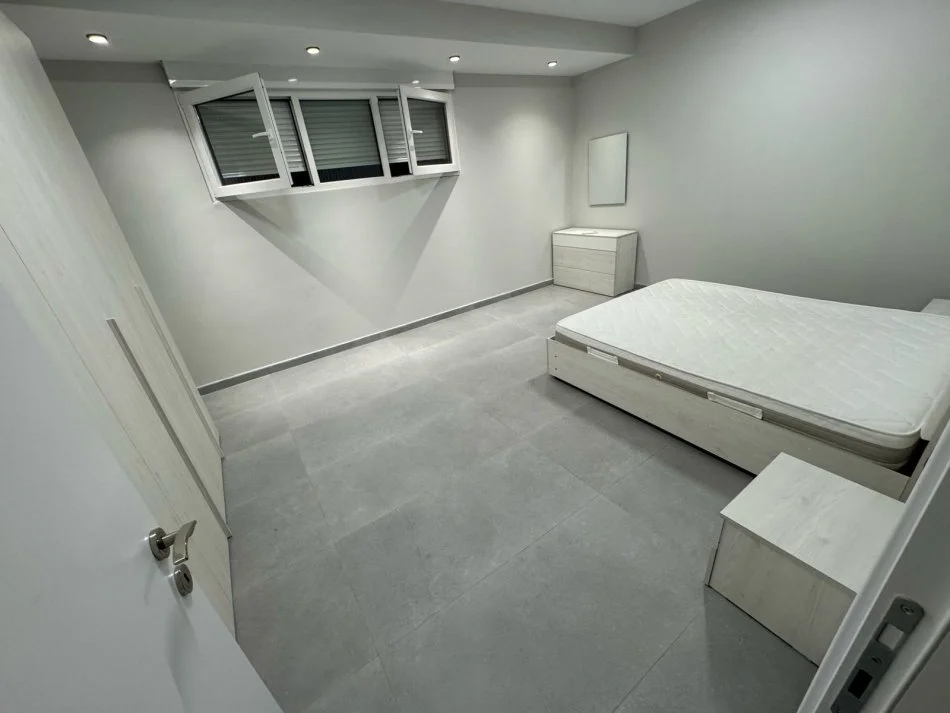 Tirane, jepet me qera apartament 1+1 Kati 0, 60 m² 450 € (Kinostudio)