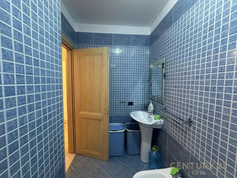 Tirane, shes 2+1 Kati 4, 70 m² 140.000 € (Ali Demi)