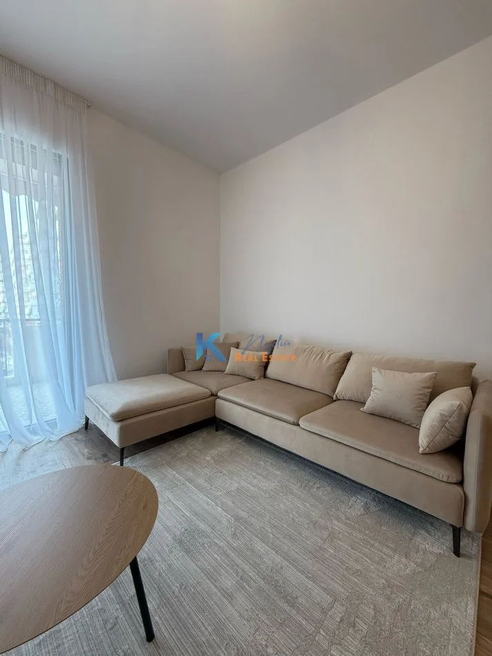 Tirane, jap me qera apartament 1+1+Ballkon Kati 3, 75 m² 800 € (Kompleksi Delijorgji)