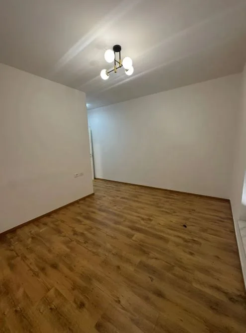 Tirane, jepet me qera apartament 1+1 Kati 4, 120 m² 800 € (Delijorgji)