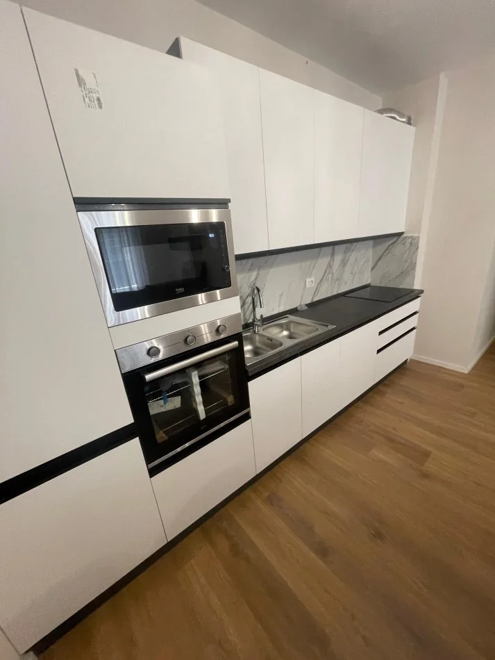 Tirane, jepet me qera apartament 1+1 Kati 8, 100 m² 650 € (Don Bosko)