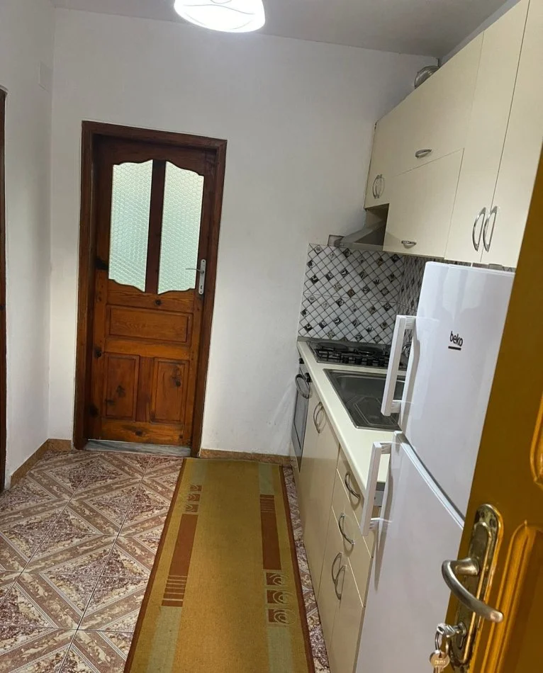 Tirane, jepet me qera apartament 1+1 Kati 1, 70 m² 400 € (Don Bosko)