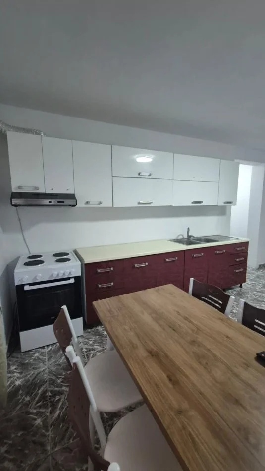 Tirane, jepet me qera apartament 2+1 Kati 4, 80 m² 550 € (Bllok, rruga Abdyl Frasheri)