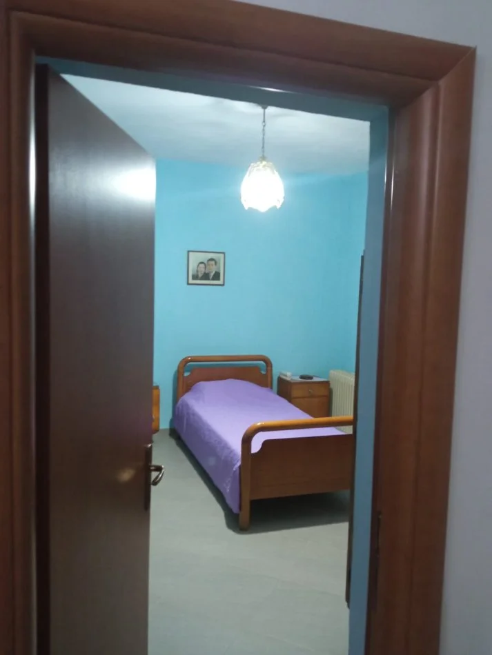 Tirane, jepet me qera apartament 1 Katshe Kati 1, 120 m² 1.300 € (Laprake)