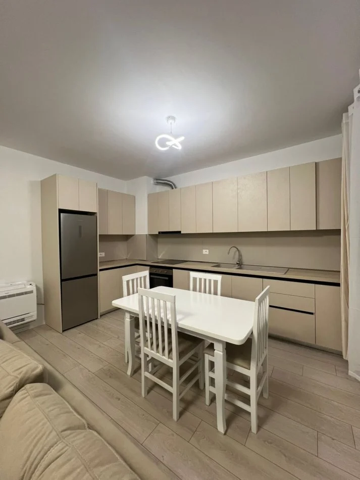 Tirane, jepet me qera apartament 2+1 Kati 9, 100 m² 600 € (Fusha e Aviacionit)