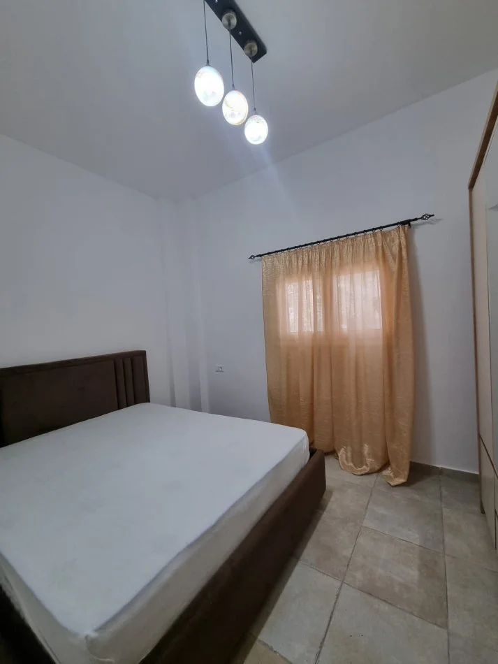 Tirane, jepet me qera apartament 1+1 Kati 0, 40 m² 370 € (Rruga e Elbasanit)