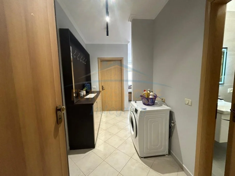 Tirane, jepet me qera apartament 1+1+Aneks+Ballkon Kati 3, 57 m² 500 € (selite)
