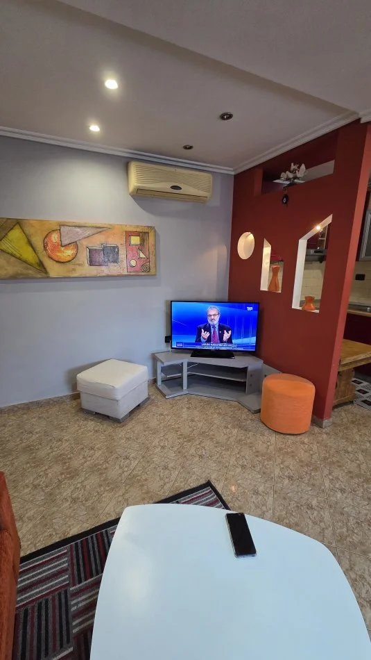 Tirane, jepet me qera apartament 2+1+Ballkon Kati 6, 85 m² 450 € (Shkolla e Baletit, prane Viva Market)