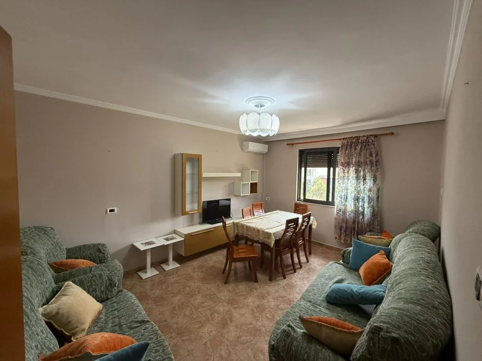 Tirane, jepet me qera apartament 2+1 Kati 4, 60 m² 400 € 