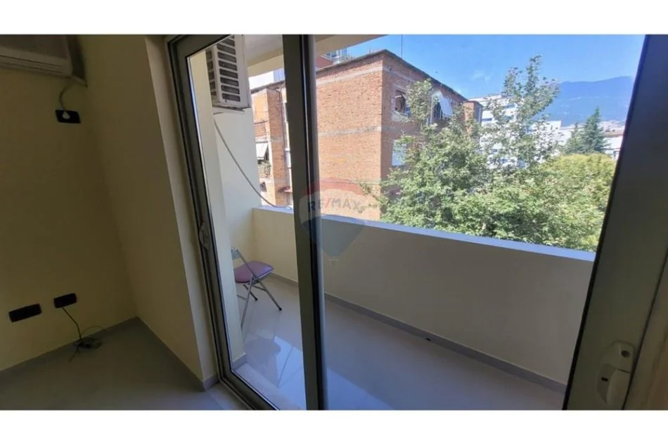 Shqiperi, jepet me qera apartament 2+1+Aneks+Ballkon Kati 4, 68 m² 450 € (Materniteti i ri)