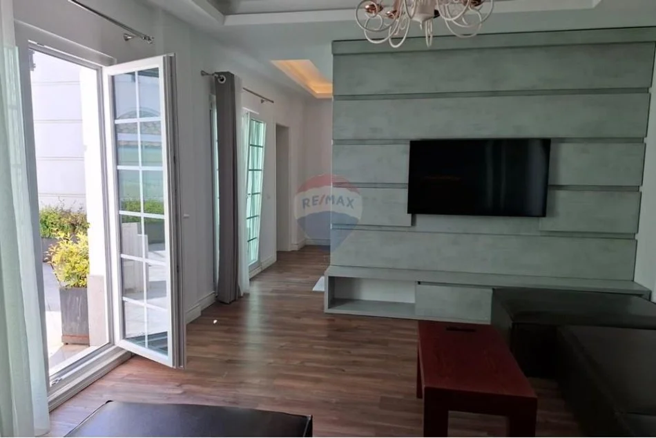 Tirane, jepet me qera apartament+verande | Penthouse 4+1+Ballkon Kati 2, 210 m² 1.500 € (Sauk)