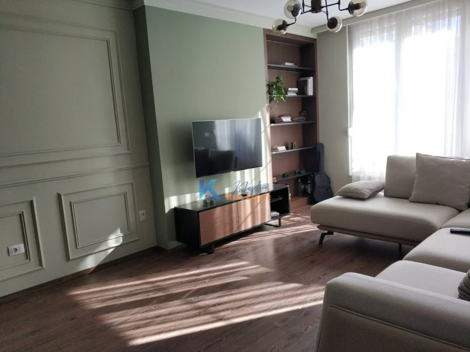 Tirane, jap me qera apartament 2+1+Ballkon Kati 5, 110 m² 1.100 € (Rruga e Kavajës/Myslym Shyri (Ismail Alla))
