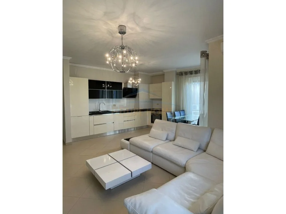 Tirane, jepet me qera apartament 2+1 , 98 m² 700 € (JORDAN MISJA)