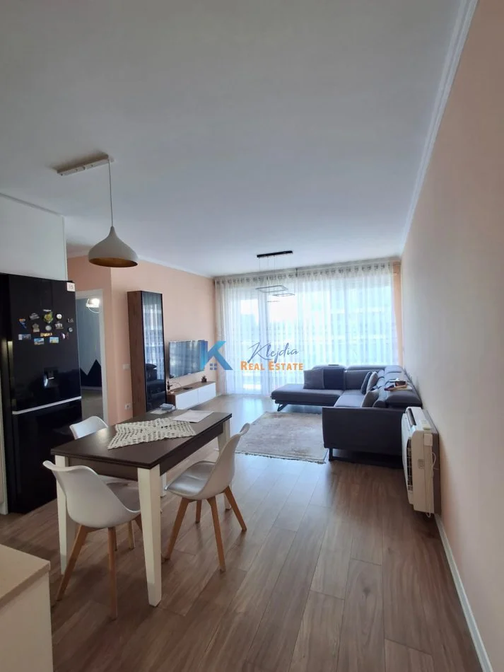 Tirane, jap me qera apartament 2+1+Ballkon Kati 6, 94 m² 700 € (Don Bosko, kompleksi Fiori di Bosko)