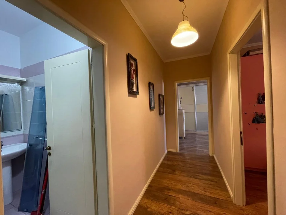 Tirane, jepet me qera apartament 2+1 Kati 2, 100 m² 420 € 