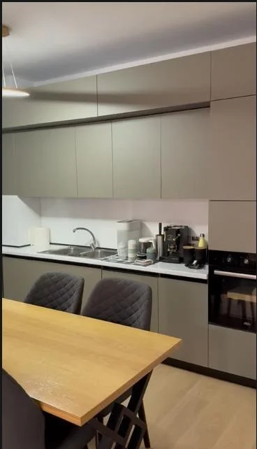 Tirane, shitet apartament 2+1+Ballkon Kati 4, 120 m² 375.000 € (Rr. e Kavajes)