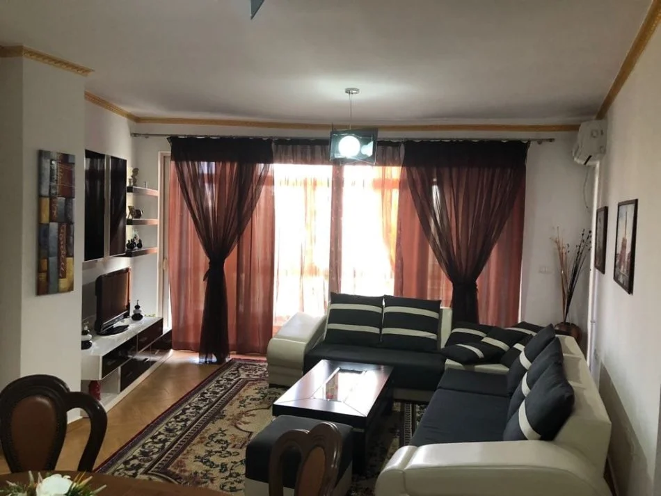 Tirane, jap me qera apartament 2+1+Ballkon Kati 3, 115 m² 660 € (Don Bosko, afer hotel Ferrari)